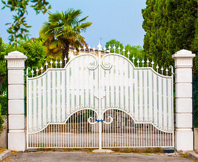 Màu sơn cổng nhà đẹp - Màu trắng