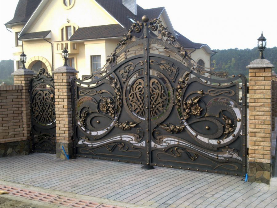 Mê mệt với những mẫu cổng sắt kín đáo ấn tượng cho ngôi nhà của bạn!