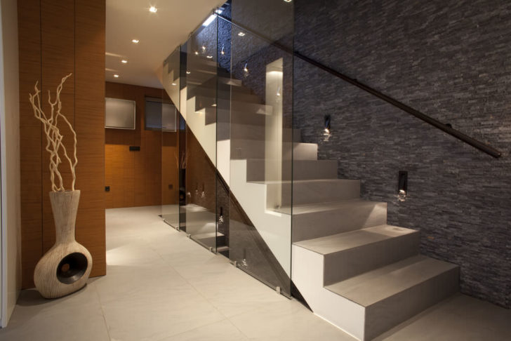 10+ mẫu cầu thang dọc phòng khách cho nhà ống đẹp nhất 2022