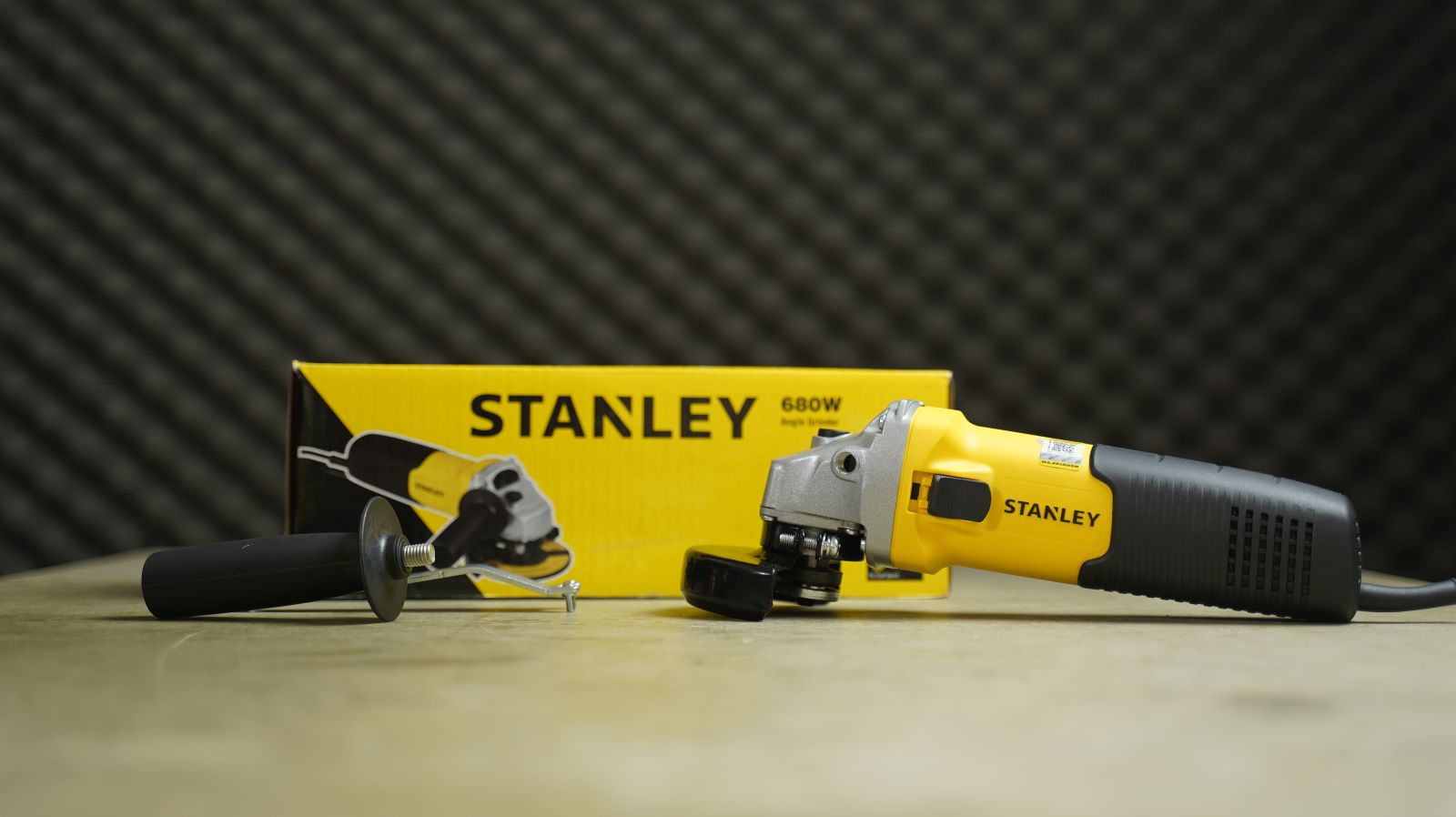 Máy cắt sắt Stanley STGS 6100