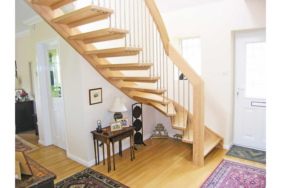 Cầu thang xoáy bằng gỗ đẹp - CTX071